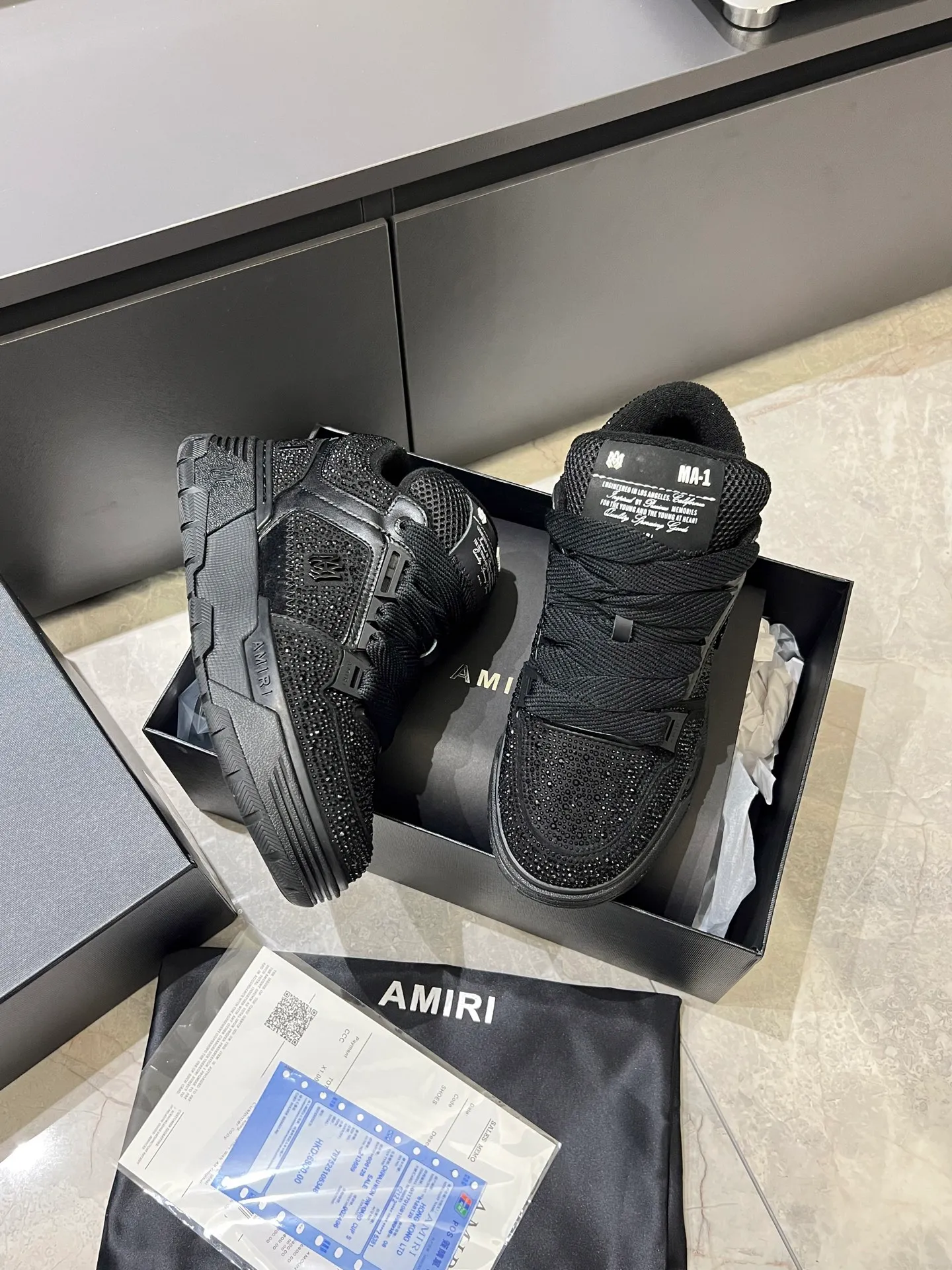Men's men's shoes 💰p720 [AMIRI] 2025 spring and summer series new sneakers, new 🆕 bread shoes, bread shoes have a very special big tongue design, thickened outsole, rounded toe, oversized rubber sole and perforated star details, whoever wears them will look better! The appearance is responsible, the feet are retro and handsome! Size: 38-45